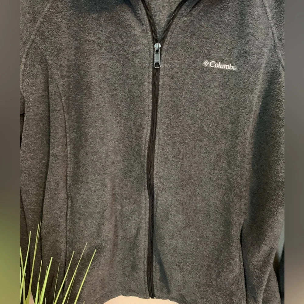 Columbia dark gray zip up jacket. Size 2X. - Picture 4 of 8